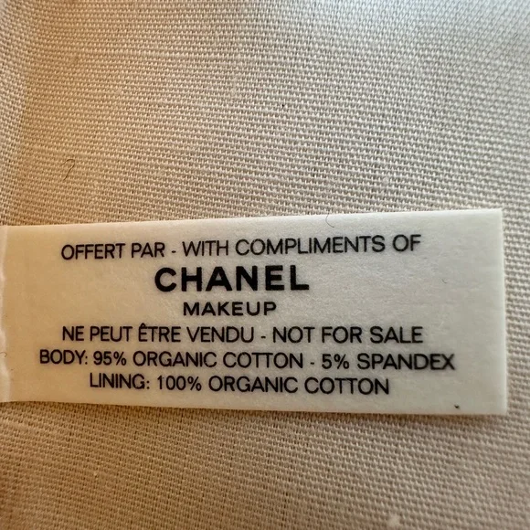 CHANEL Makeup Cosmetic Bag 🤍 - Picture 4 of 6